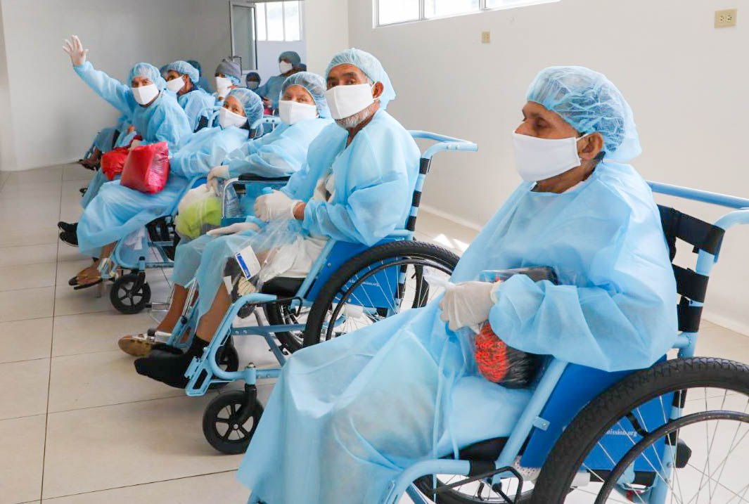24-salvadorenos-reciben-el-alta-del-hospital-el-salvador-tras-superar-al-covid19